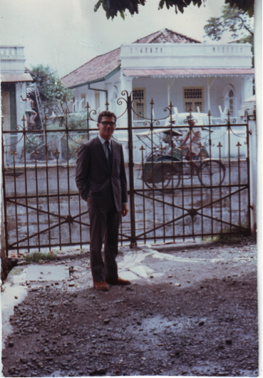 Ron Witton in 1962 in the front yard of the Kwee family home on Jalan Mangga Besar Raya - Ron Witton Ron Witton in 1962 in the front yard of the Kwee family home on Jalan Mangga Besar Raya - Ron Witton